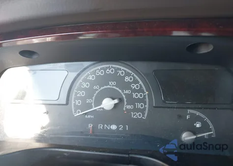 2004 Lincoln Town Car Signature from USA, damaged, VIN 1LNHM81W74Y617651